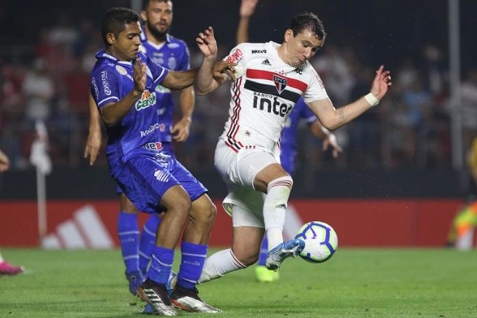 Pablo comemora o fato de voltar a jogar 90 minutos pelo São Paulo