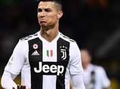 Cristiano Ronaldo é criticado por ex-cartola da Juve: "Só tira foto na piscina"