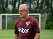 Dorival aprova Kaká, mas quer evitar São Paulo 'pesado' para 2018