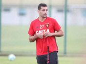 Diego Souza volta a treinar no Sport e fica à disposição