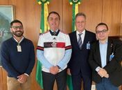 Bolsonaro se reúne com presidentes de Flamengo e Vasco, e treinos em Brasília são discutidos