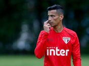 Cícero segue afastado do São Paulo (Foto: Marcello Zambrana/AGIF/Estadão Conteúdo)