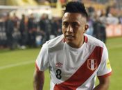 Cueva é ofendido por torcedor ao embarcar para a Rússia