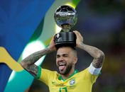 São Paulo avança em negociação para contratar Daniel Alves