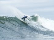 Italo Ferreira bate Mick Fanning, cala a torcida local e é campeão em Bells Beach
