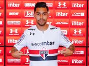 Petros com a camisa do São Paulo (Foto: Marcelo D. Sants/Framephoto/Estadão Conteúdo)