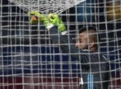 Salários altos e contratos longos dificultam Flamengo a liberar barca e trazer reforços