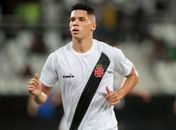 Paulinho só deverá se apresentar ao clube alemão a partir de julho (Foto: Ide Gomes/Framephoto/Estadão Conteúdo)