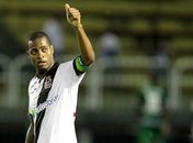 Ídolo do Vasco, Dedé fala sobre chances de jogar no Flamengo: 'Não deixaria de ir'