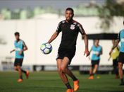 Jonathas prega paciência no Timão, mas confia: 'Vou fazer muitos gols'