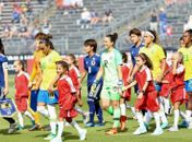 Com gol de Marta, seleção feminina vence o Japão no Torneio das Nações