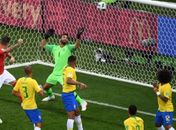 Fifa revela áudio entre VAR e árbitro em gol da Suíça contra o Brasil: 'Contato muito leve'