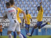 Khevin ajuda comunidade carente enquanto aguarda retorno do futebol em Portugal