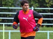 Enquanto aguarda definição sobre seu futuro, goleiro Neto Volpi segue se preparando fisicamente