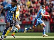 Com características diferentes das de seus antecessores, Vitinho ainda luta para se adaptar no Flamengo