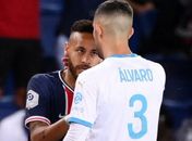 Zagueiro espanhol acusado de racismo responde provocação de Neymar: 'lixo'