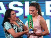 Marta é homenageada no Prêmio Brasileirão e prega luta por igualdade