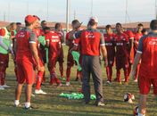 Técnico Mazola Junior conversa com atletas do CRB