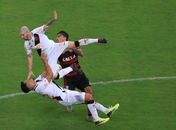Lance em que Bruno Silva sofreu a trombada (Foto: Cláudio Reis/Eleven/Estadão Conteúdo)