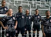 Corinthians lança uniforme que homenageia invasões históricas de sua torcida