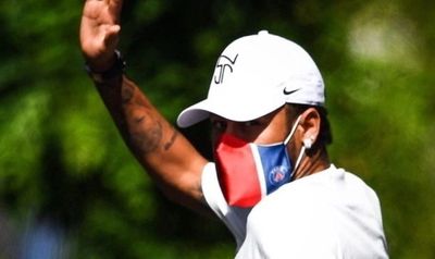 Todos os jogadores, inclusive Neymar, usavam máscaras do PSG