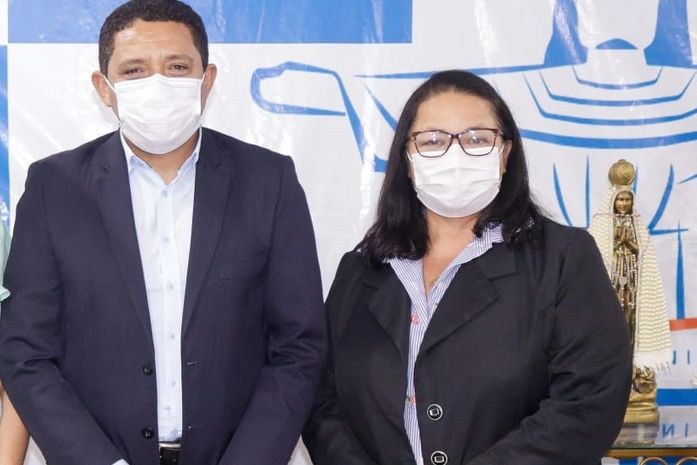 Prefeito e secretária anunciam rateio para trabalhadores da educação