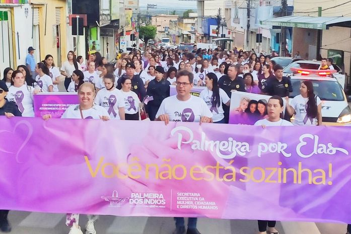 Caminhada pelas ruas de Palmeira marca lançamento da campanha alusiva ao Agosto Lilás