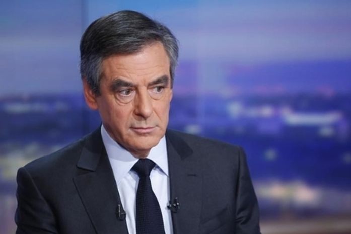 François Fillon foi acusado de dar emprego fictício a sua esposa durante décadas