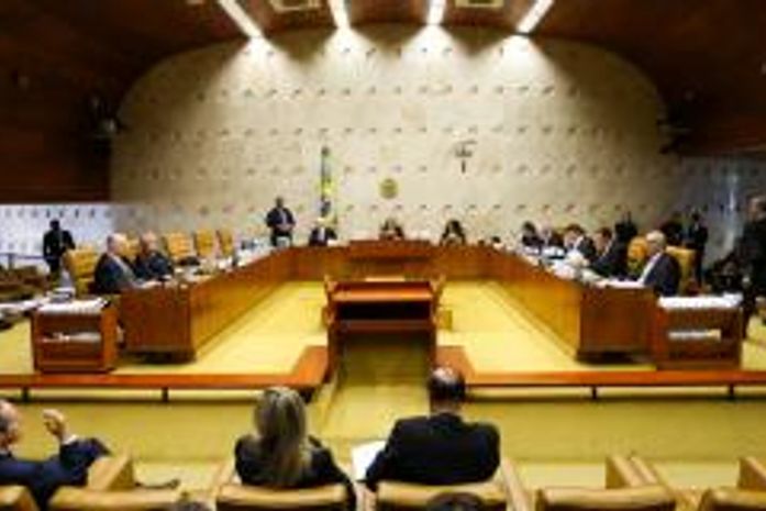 Maioria do STF é pelo ensino religioso não confessional; sessão foi suspensa