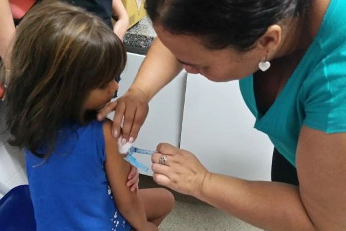 Termina hoje prazo para atualizar carteira de vacina de crianças e adolescentes