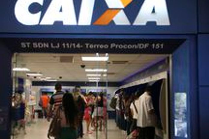 Temer prorroga saque do FGTS para quem comprovar dificuldade em ir às agências