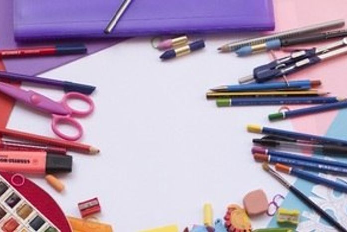 Mais de 560 mil pessoas caíram no golpe do material escolar de graça