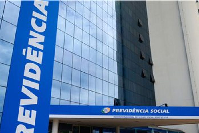 Governador do Amazonas exonera servidor vacinado indevidamente