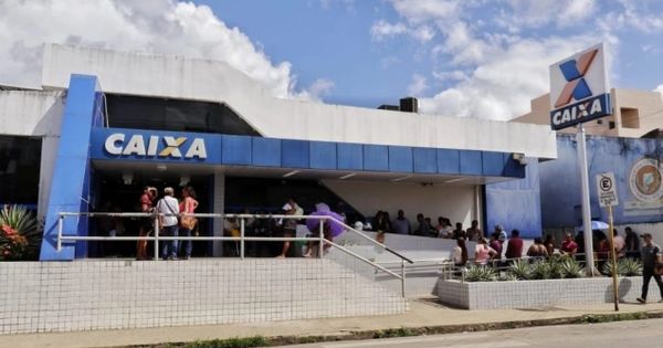 Vereadora tem celular roubado dentro da agência da CAIXA em Palmeira - - Cada Minuto