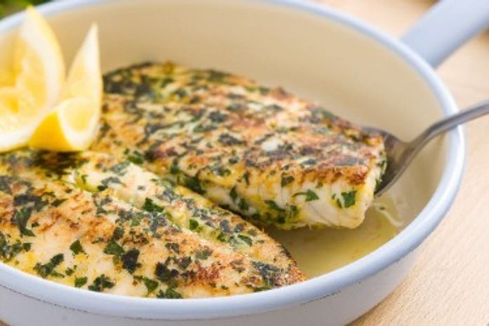 Faça um delicioso filé de badejo com molho de ervas