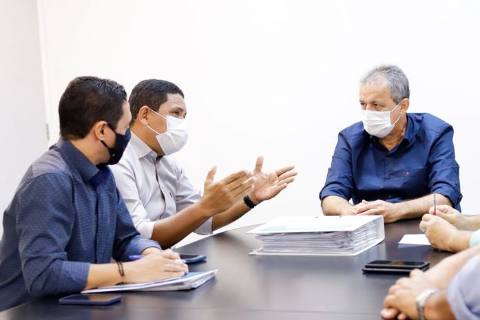 Júlio Cezar cumpre agenda na capital e busca mais desenvolvimento para o município