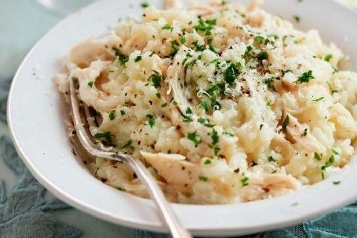 Veja como é rápido e fácil fazer uma reveita especial de risoto de frango