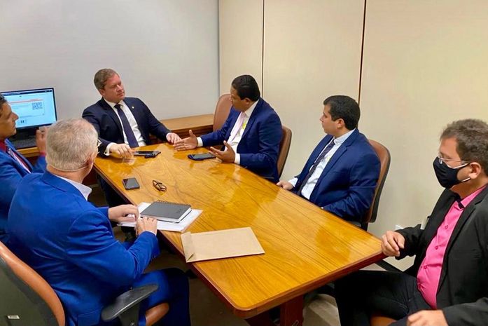 Júlio Cezar viaja a Brasília em busca de investimentos para o município