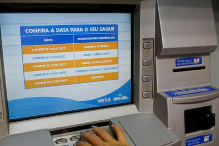 Governo estuda liberar saque do saldo do PIS e do Pasep para idosos