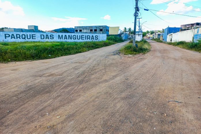 Prefeito Júlio Cezar assina Ordem de Serviço para obras no conjunto Parque das Mangueiras