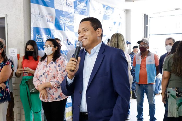 Júlio Cezar em parceria com Governo do Estado entrega mais dois ônibus aos alunos da rede pública estadual