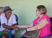 Secretária Isvânia Marques durante visita para resgates culturais ao mestre Lindrô