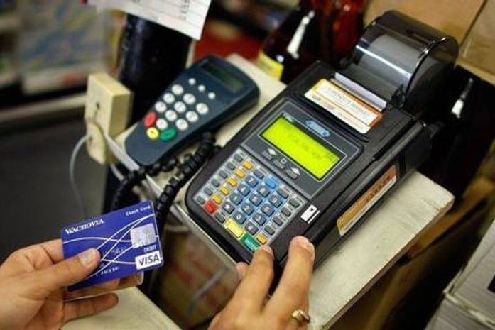 Nova regra limita rotativo e puxa queda dos juros do cartão de crédito