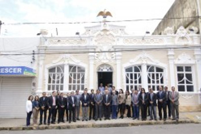 Presidente do TJ visita Palmeira e futuras instalações do Fórum da cidade