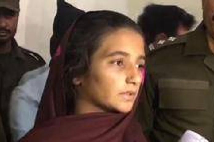 Mulher envenena leite do marido e, por engano, mata mais 14 da família