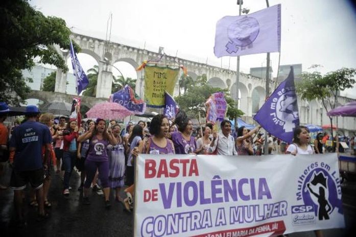 Senado muda Lei Maria da Penha e organizações pedem que Temer vete a proposta