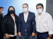 Prefeito Júlio Cezar e secretária Renilda Pereira assinam termo de adesão 2021 do Programa Escola 10