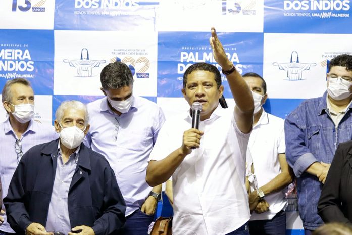 Júlio Cezar entrega pavimentação de ruas no bairro Paraíso