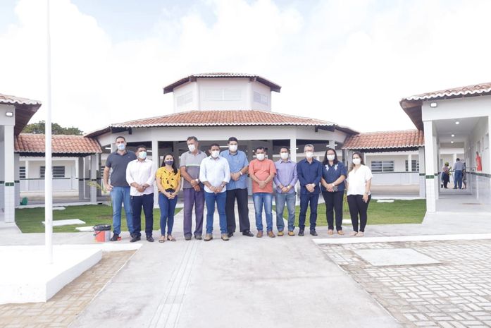 Prefeito Júlio realiza visita técnica à Escola Mauro Tavares da Silva