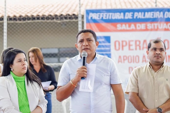 Prefeito anuncia pacote de medidas para as famílias vítimas das chuvas